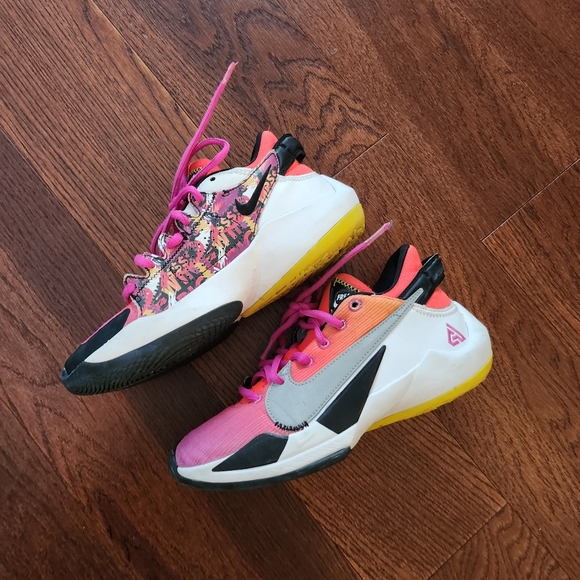 nike freak 2 pink